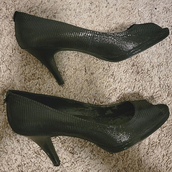Calvin Klein Black Leather Pearlized Reptile Heels Peek A Boo Open Toe Sz 10 - Picture 1 of 10